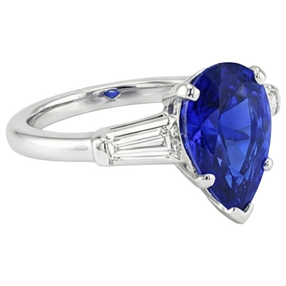natural pear sapphire 4.50ct ring on white background