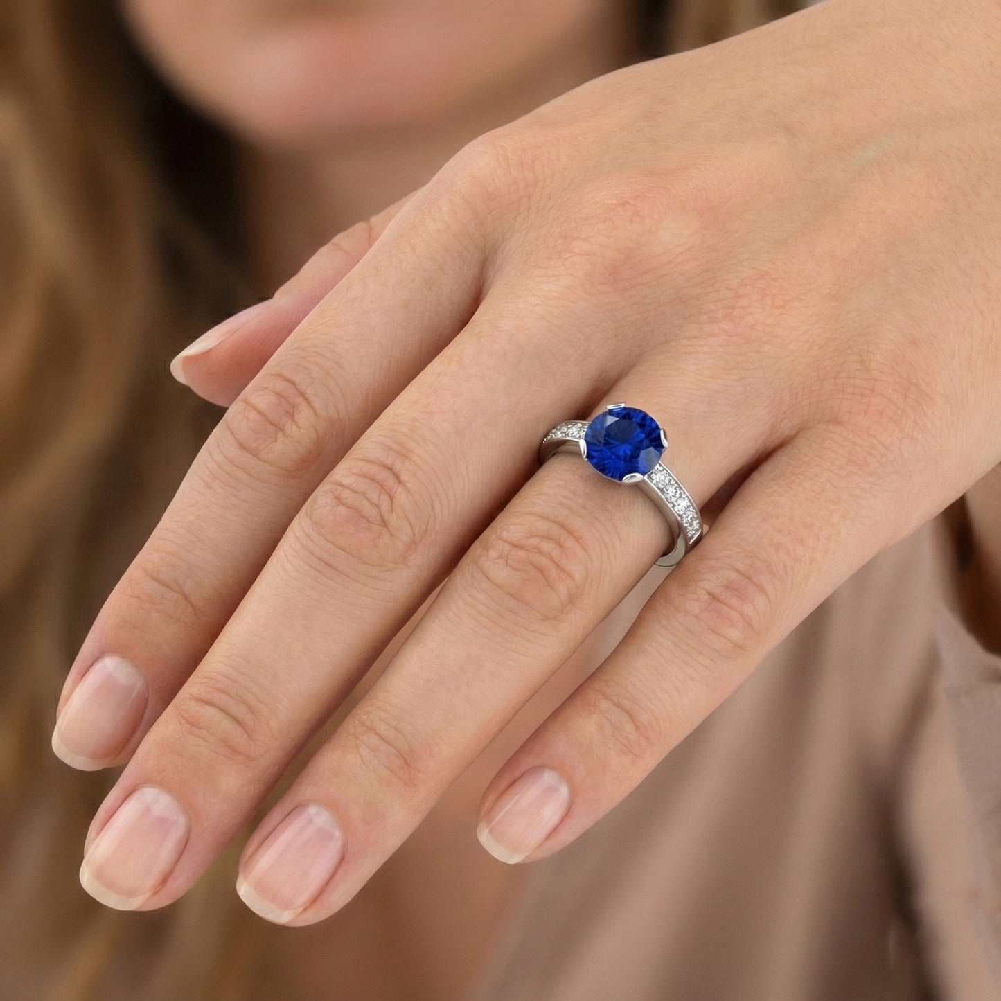 natural round sapphire 3.25ct ring band detail