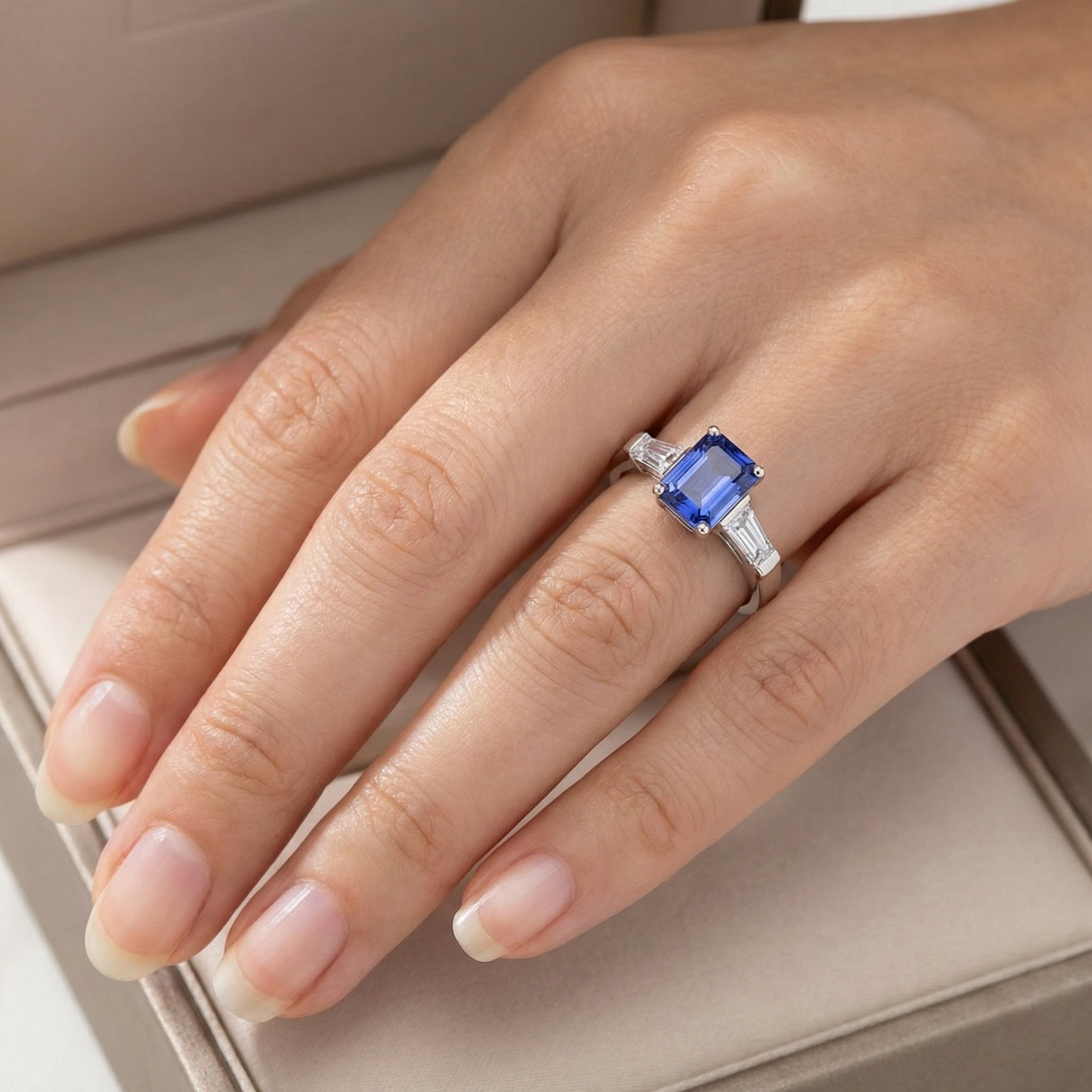 natural emerald sapphire 1.75ct ring on white background