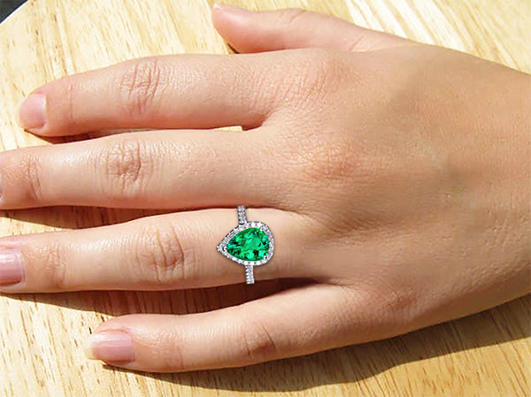 4.40 Carats Green Emerald With Natural Earth Mined Diamond Ring White Gold Fine Lady Jewellery