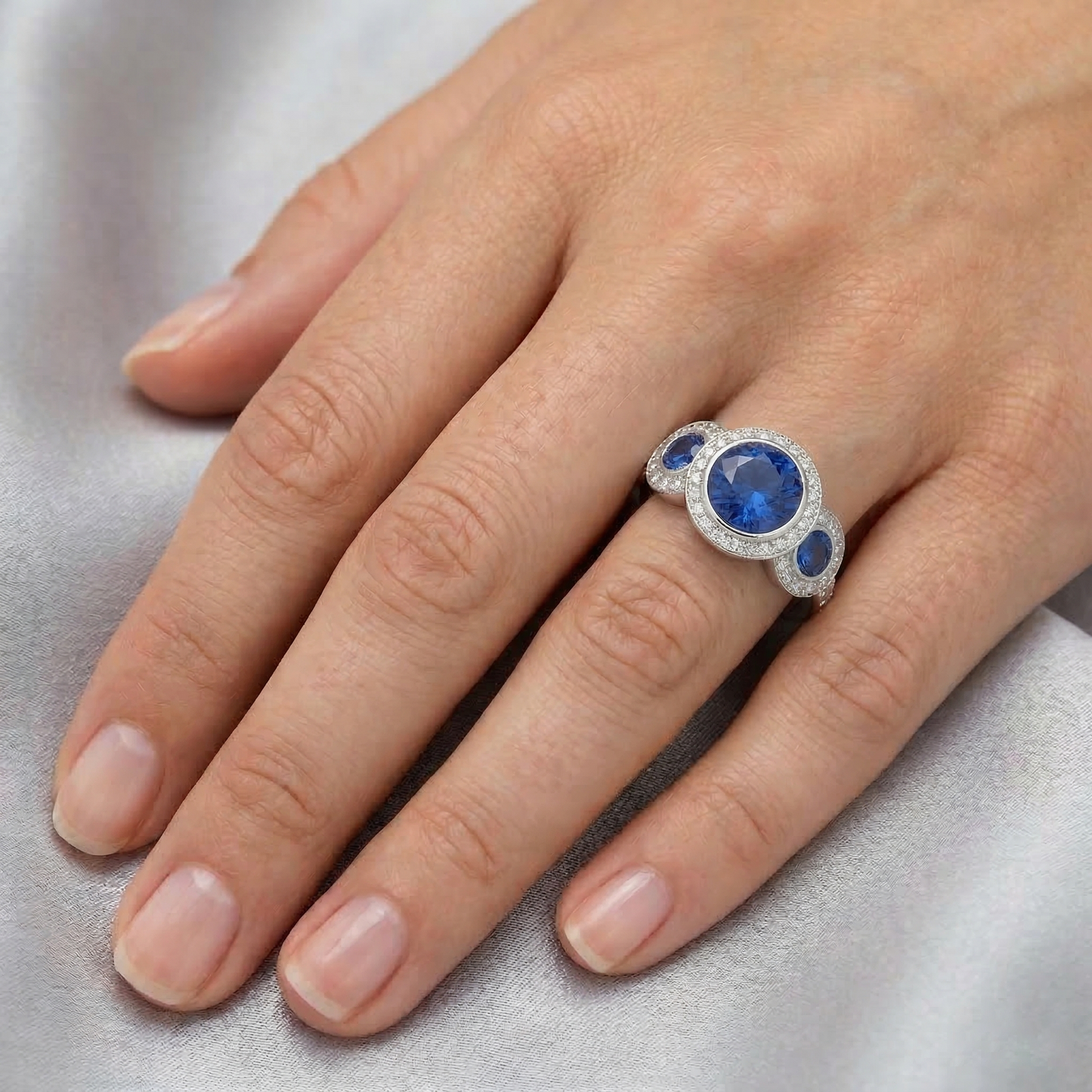 natural round sapphire 4.50ct ring on white background