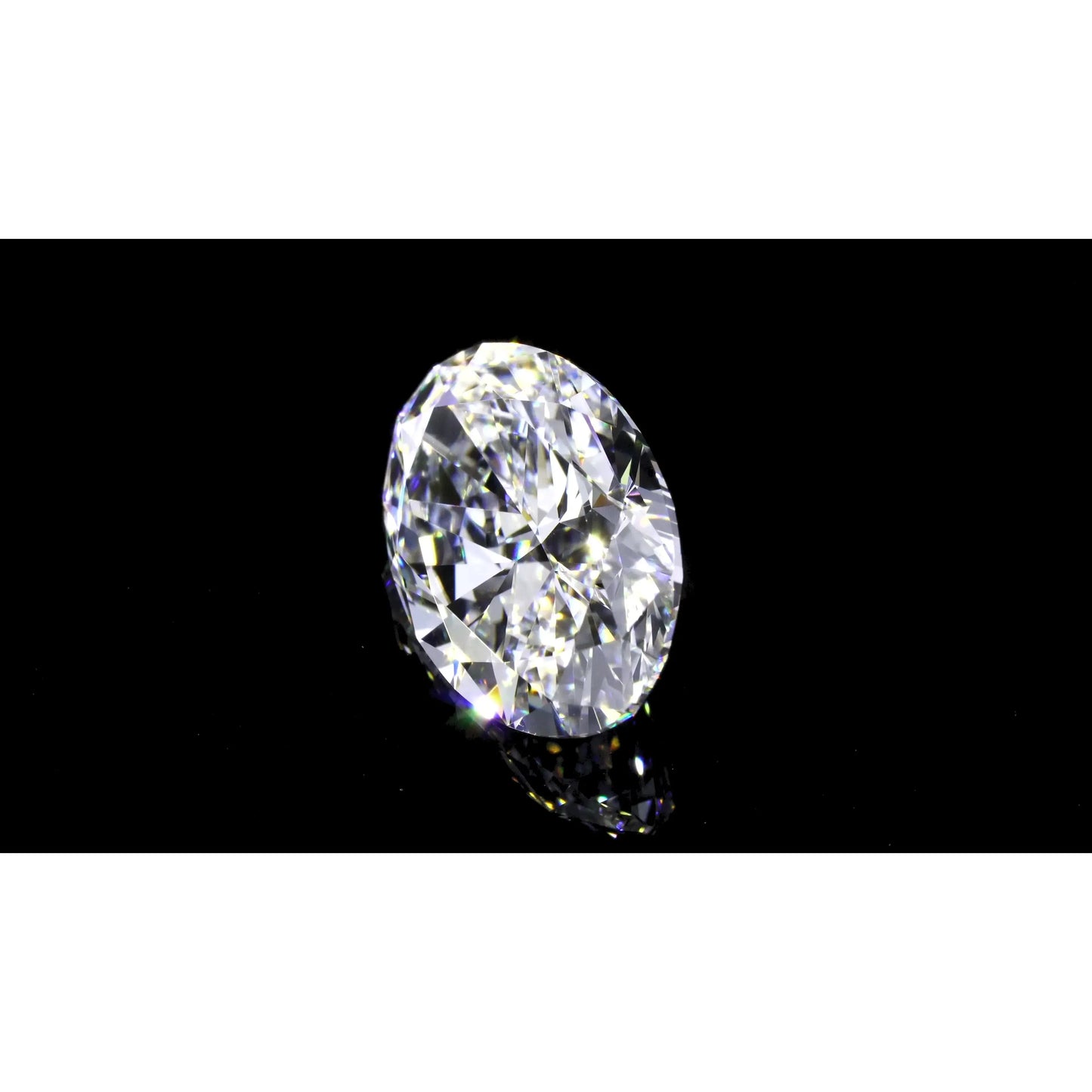 Oval Cut Brilliant Diamond ring in Gold – main view
