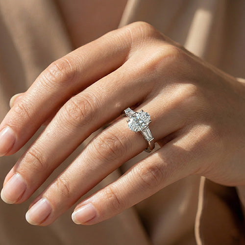 Luxurious Three Stone Ring 3 ct – top view