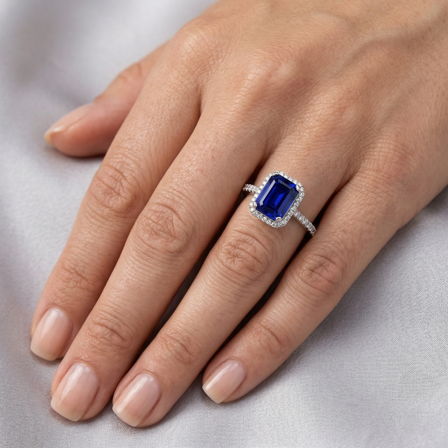 natural round sapphire 3.50ct ring with diamond accents
