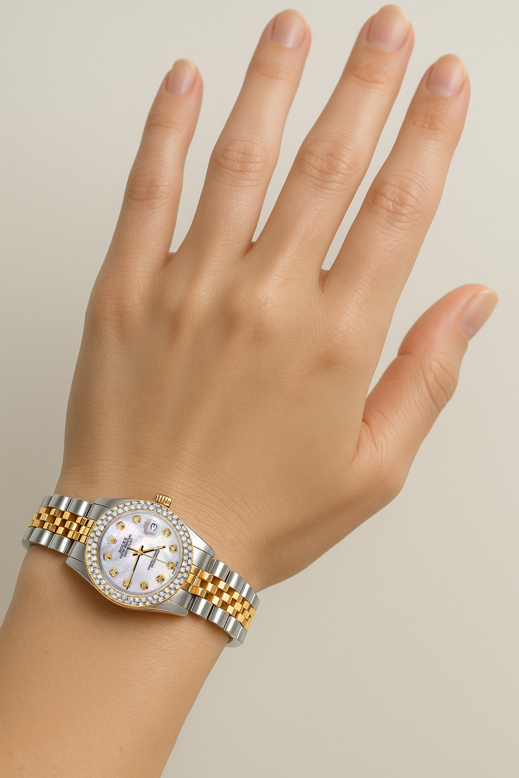 Ladies Rolex Datejust 26 mm Mother Of Pearl Dial Double Row Natural Earth Mined Diamond Bezel P1
