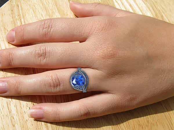 Like Antique Cocktail Sapphire Ring