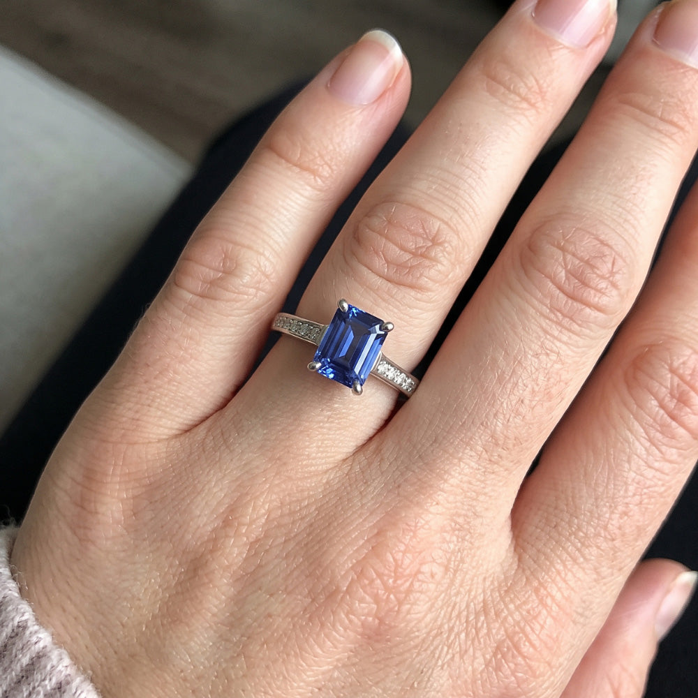 Natural Sapphire Ring 2ct - White Gold 14K