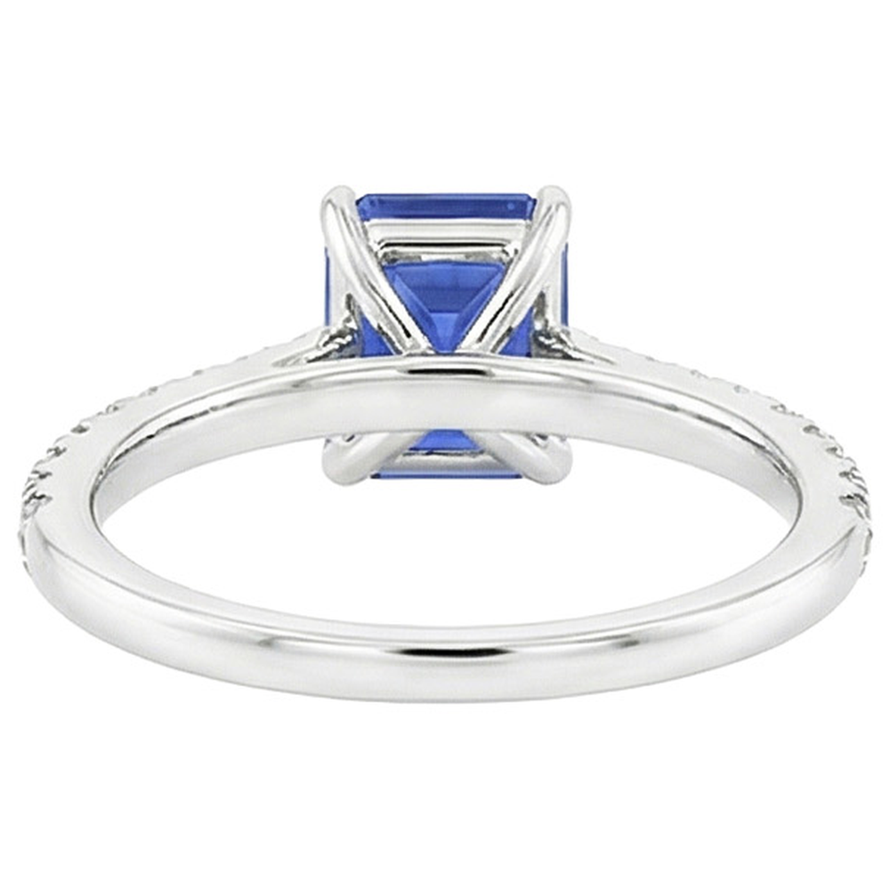 natural emerald sapphire 4ct ring close up detail