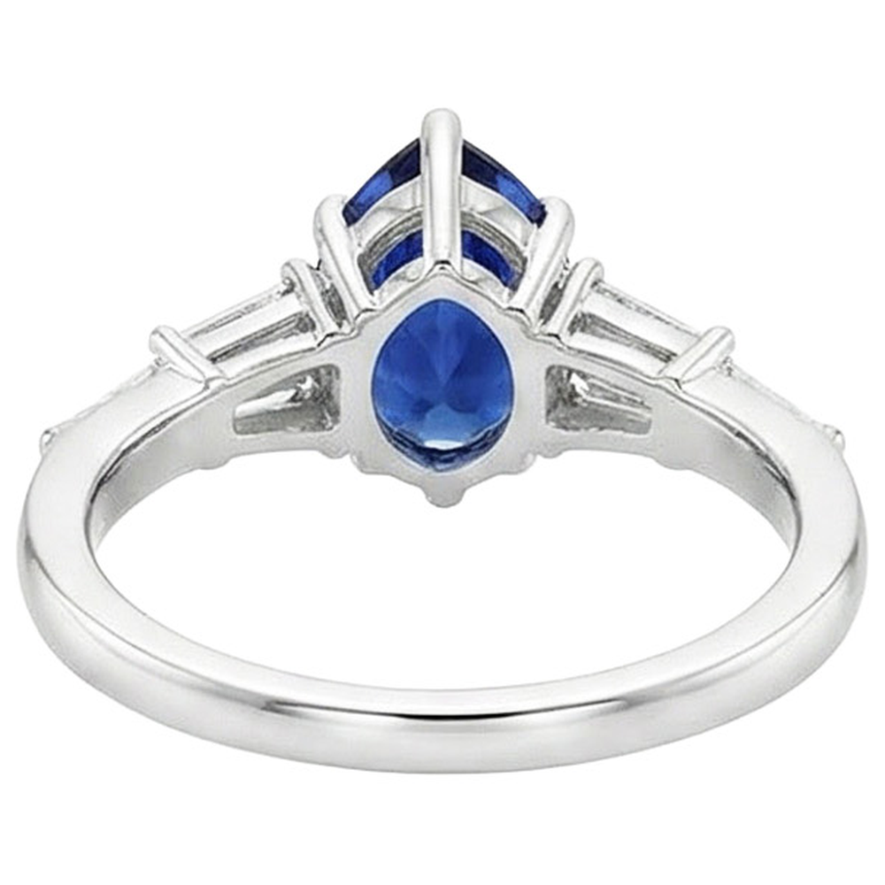 natural pear sapphire 4ct ring close up detail
