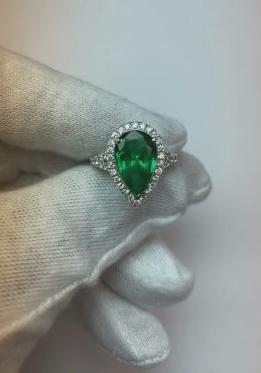 3.50 Ct Pear Cut Green Emerald And Natural Earth Mined Diamond Wedding Ring