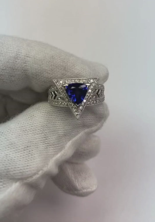 Trillion Gemstone Ring Antique Style Ceylon Sapphire 1.50 Carats Gold