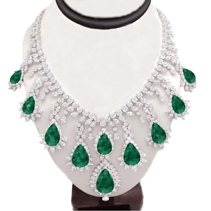 Big Green Emerald & White Diamonds 228.35 Carats Necklace New