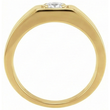 Solitaire Ring 14 Karat Yellow Gold with Fine Diamond – front view