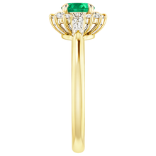 natural round emerald 1.50ct ring on white background