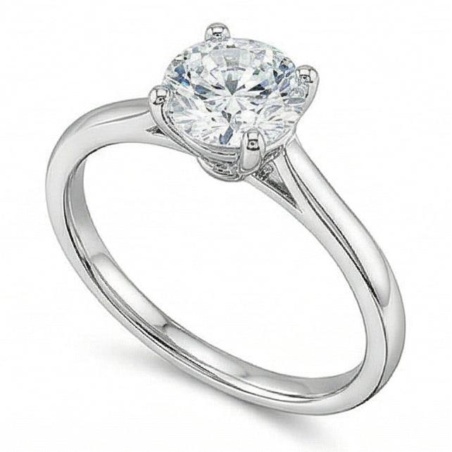 natural round diamond 1ct ring close up detail