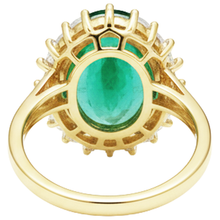natural round emerald 11ct ring band detail