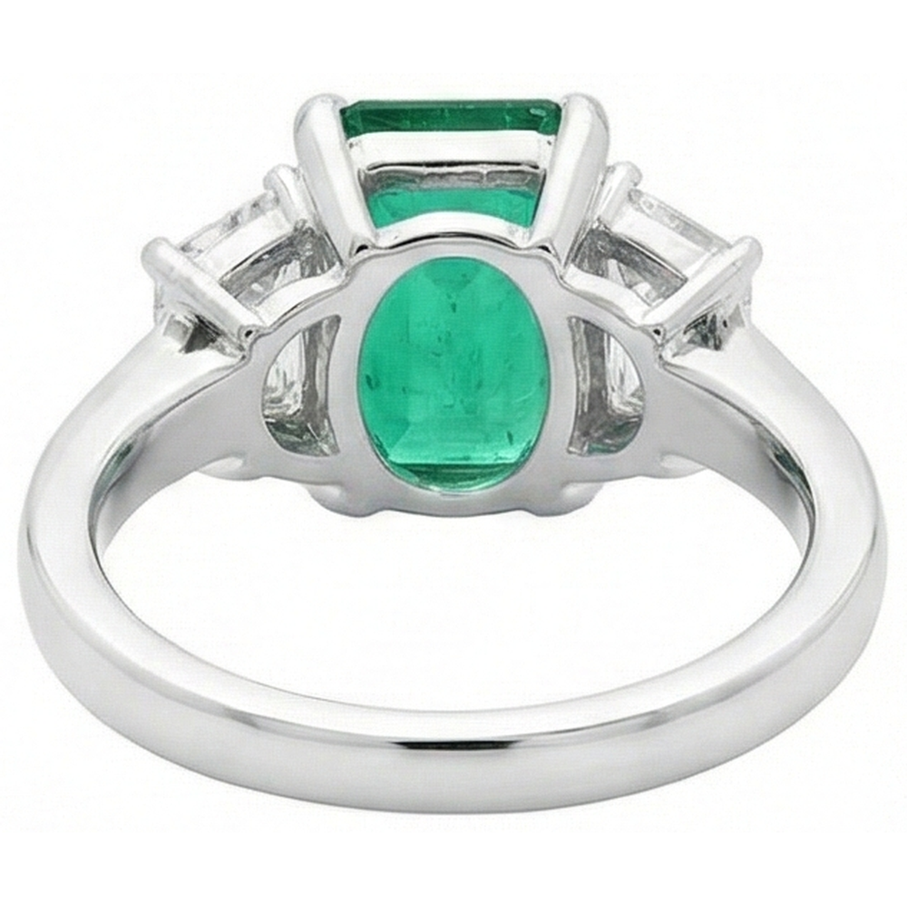 natural emerald 2.50ct ring on white background