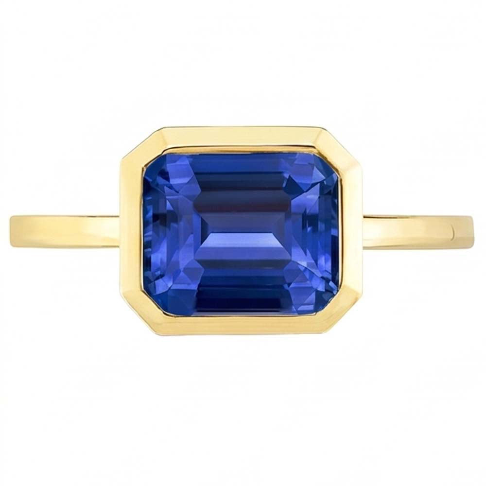 2 Carats Emerald Solitaire Ceylon Sapphire Bezel Set Ring Yellow Gold