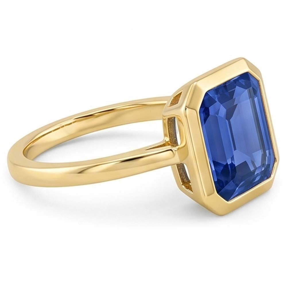 2 Carats Emerald Solitaire Ceylon Sapphire Bezel Set Ring Yellow Gold