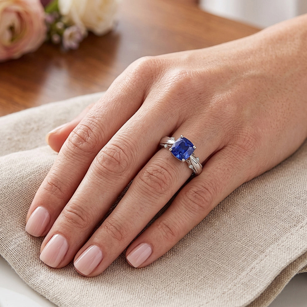 2 Carats Solitaire Vintage Style Blue Sapphire Ring Two Tone Gold 14K