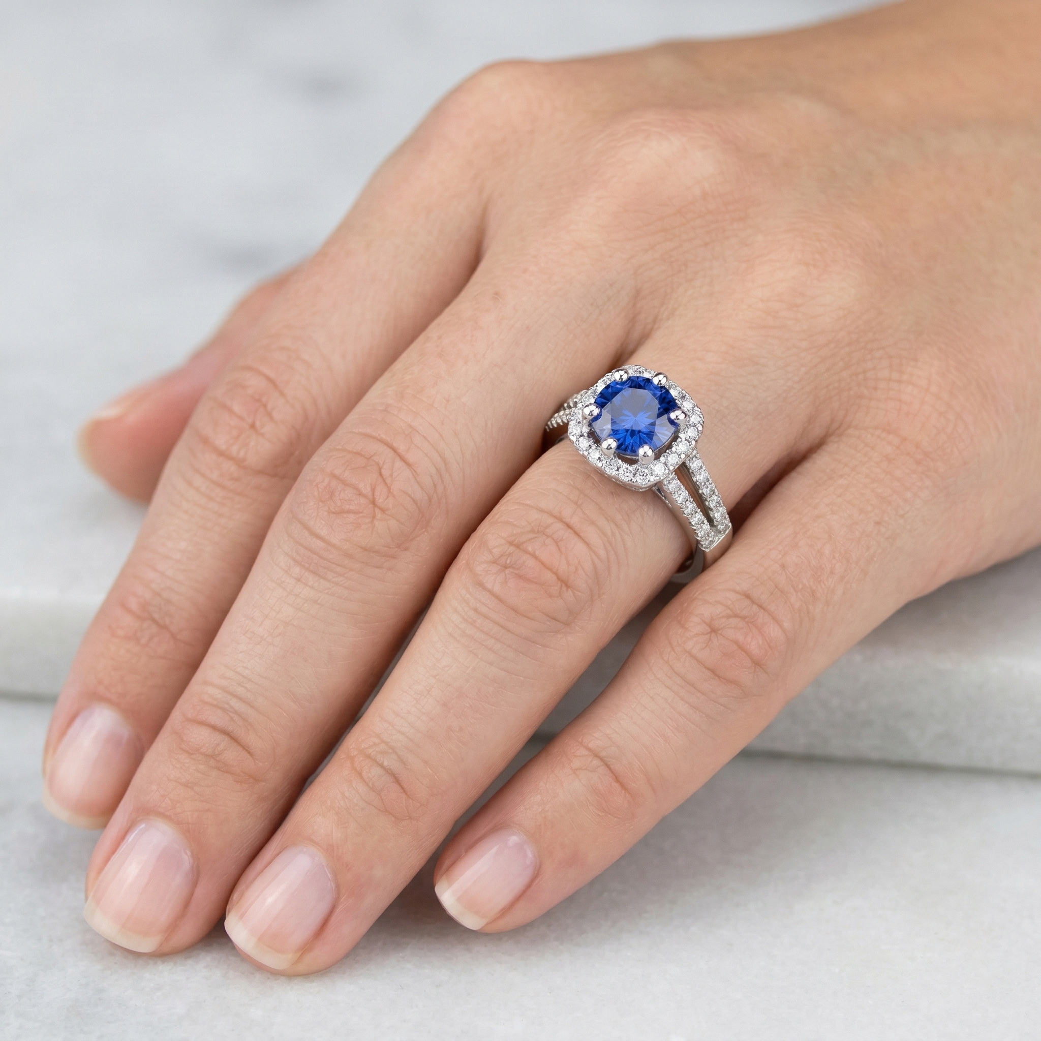 natural round sapphire 2.50ct ring on white background
