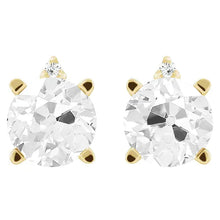 Earrings 14 Karat Yellow Gold with Diamond – front view
