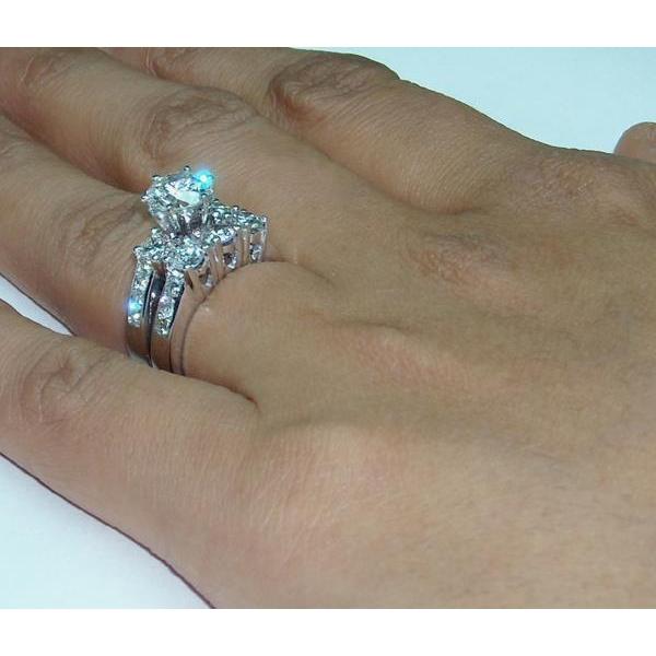 2.70 Carats Round Engagement Ring Heart Set White Gold