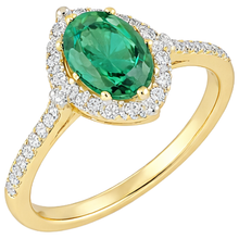 natural round emerald 3.20ct ring close up detail