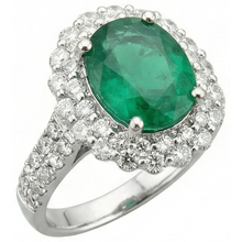 natural round emerald 3.25ct ring close up detail