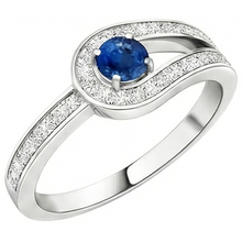 natural round sapphire 3.40ct ring close up detail