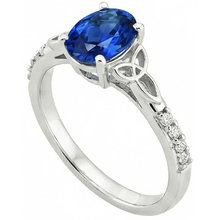 natural round sapphire 3ct ring top view