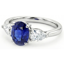 natural oval sapphire 3ct ring close up detail