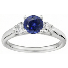 natural round sapphire 1.75ct ring close up detail