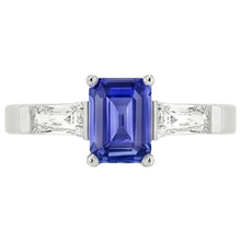 natural emerald sapphire 1.75ct ring close up detail