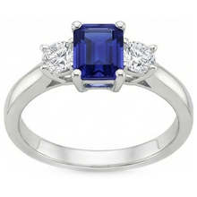 natural emerald sapphire 2.50ct ring close up detail