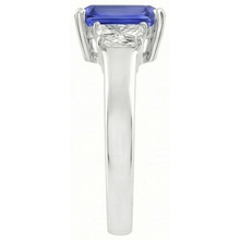 natural emerald sapphire 2.75ct ring close up detail