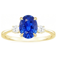 natural round sapphire 3ct ring close up detail