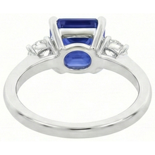 natural emerald sapphire 4.50ct ring on white background