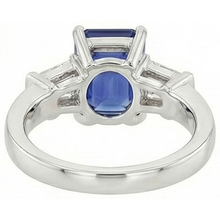 natural emerald sapphire 2.50ct ring on white background
