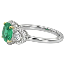 Sophisticated Fine Emerald Gemstone Ring 2 ct – side view