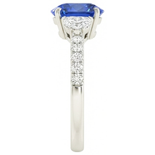 natural round sapphire 6.75ct ring close up detail