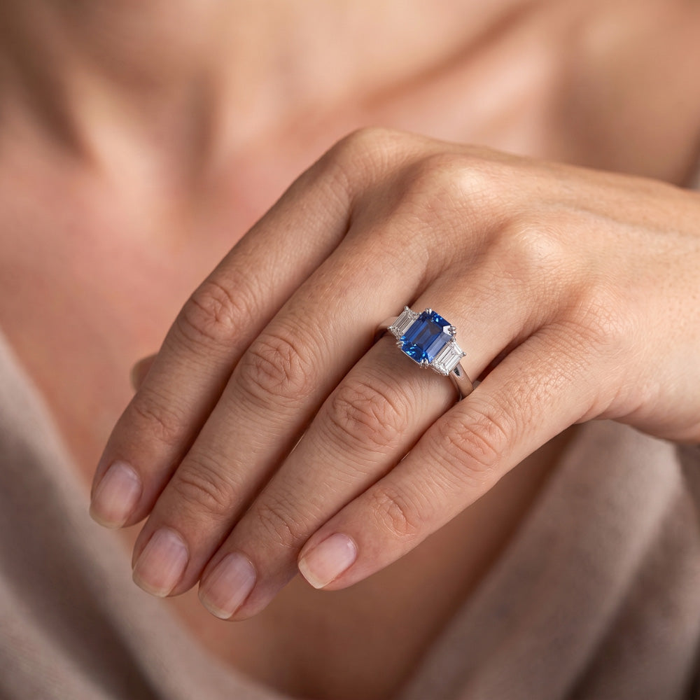 3 Stone Trapezoid Natural Earth Mined Diamond Jewellery 3 Carat Radiant Ceylon Sapphire Ring