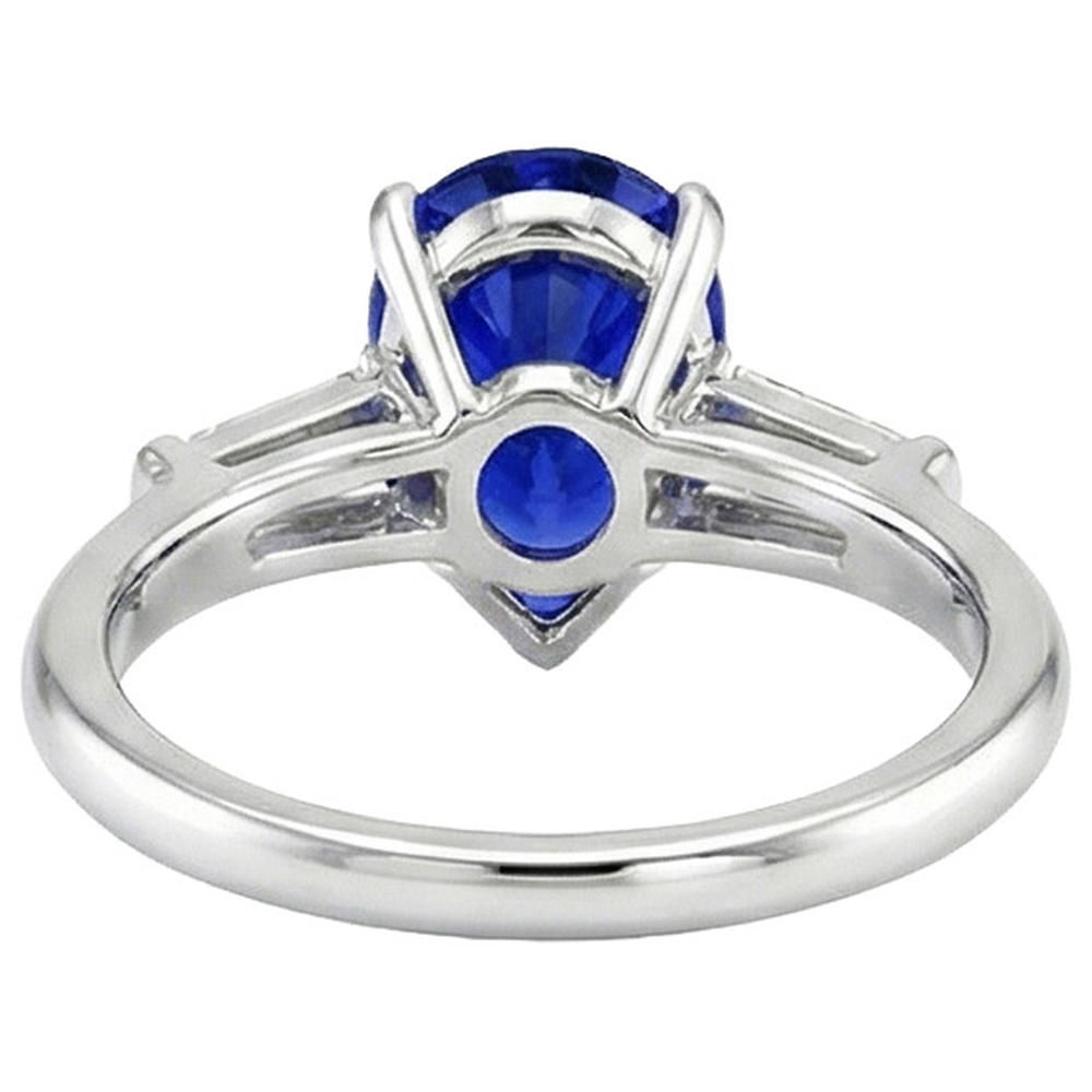 natural pear sapphire 4.50ct ring close up detail