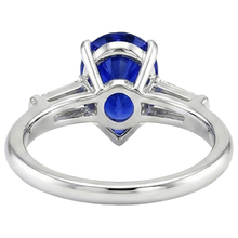 natural pear sapphire 4.50ct ring close up detail