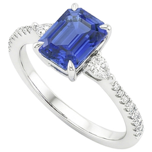 natural emerald sapphire 4.50ct ring close up detail