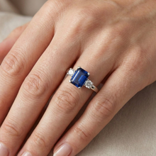 natural round sapphire 2.50ct ring on white background