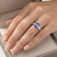 natural emerald sapphire 1.75ct ring on white background