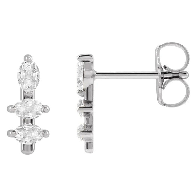Antique Cushion Diamond ring in 14 Karat White Gold – front view