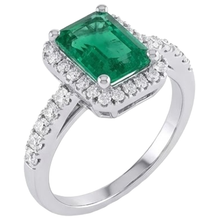 natural round emerald 4.40ct ring top view