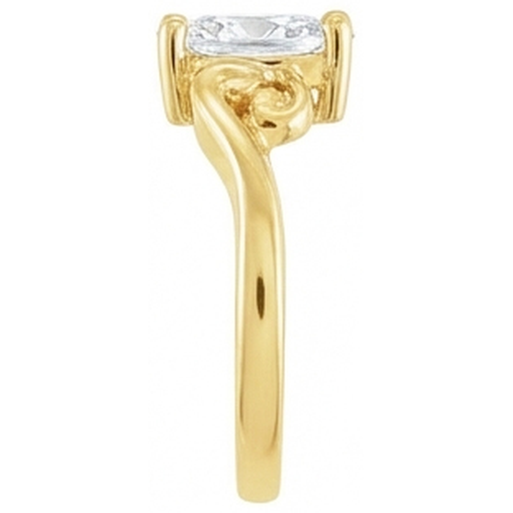 Solitaire Ring 14K Yellow Gold with Fine Diamond – angle view